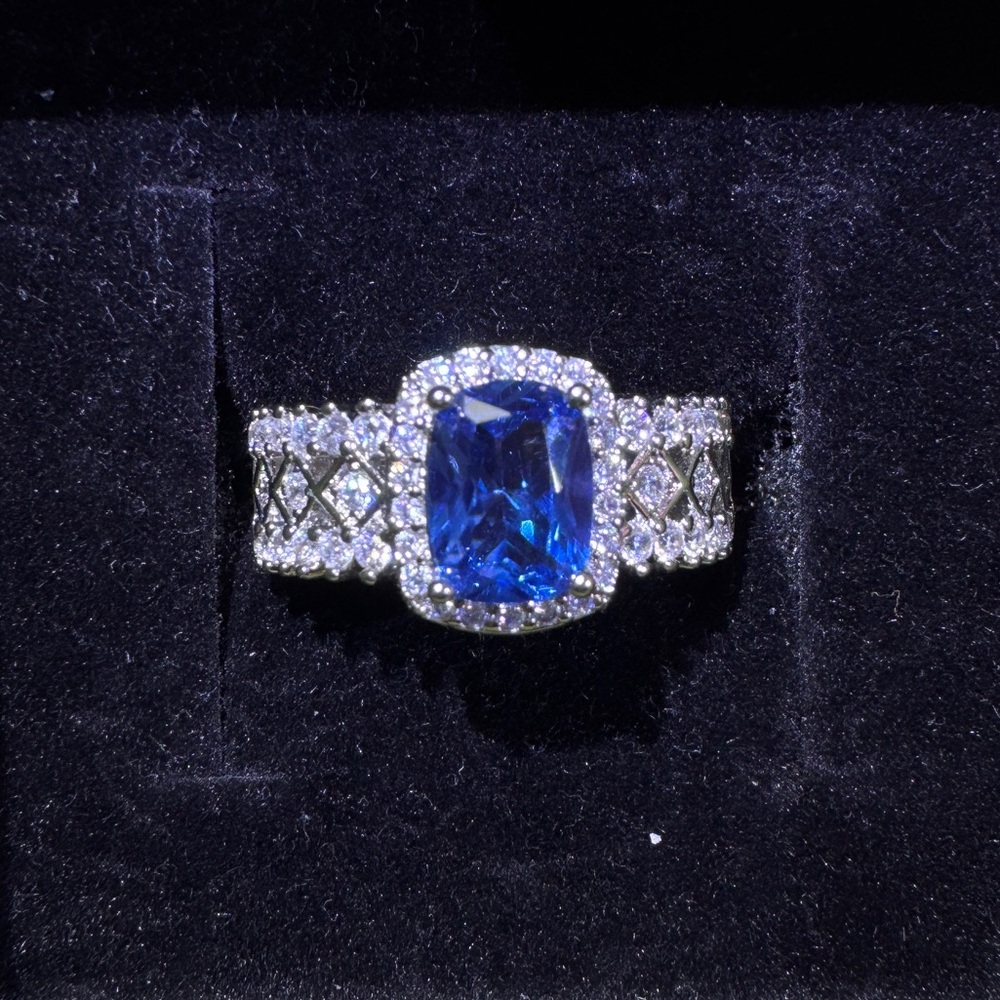 Elegant Blue and Silver Women's Ring